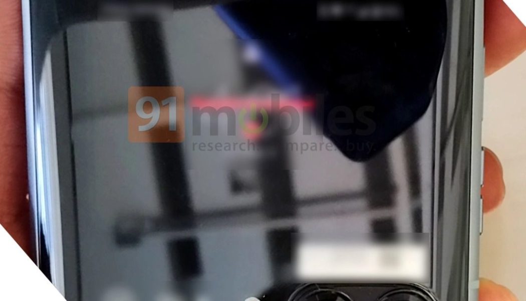 Leaked Motorola Razr 3 images reveal an upgraded camera and a boxier design