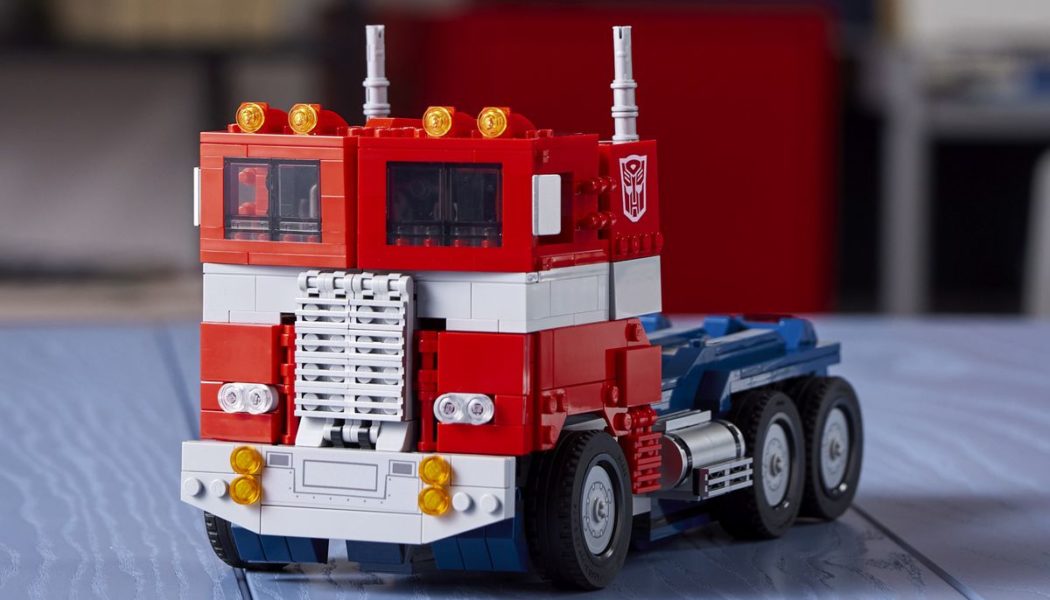 Lego built an $170 Transformers Optimus Prime that actually transforms