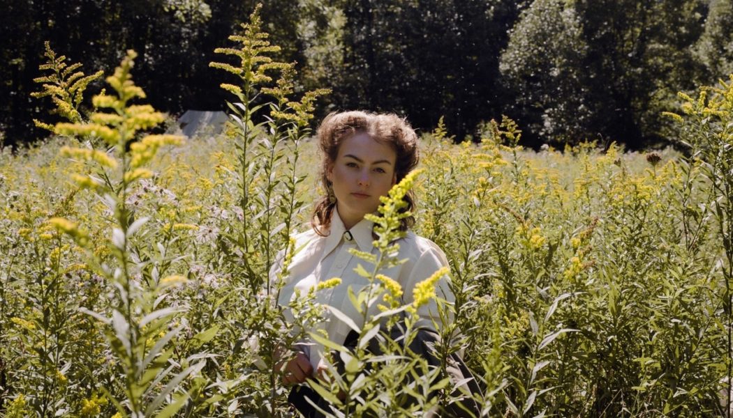 Listen to Angel Olsen’s New Song “Through the Fires”