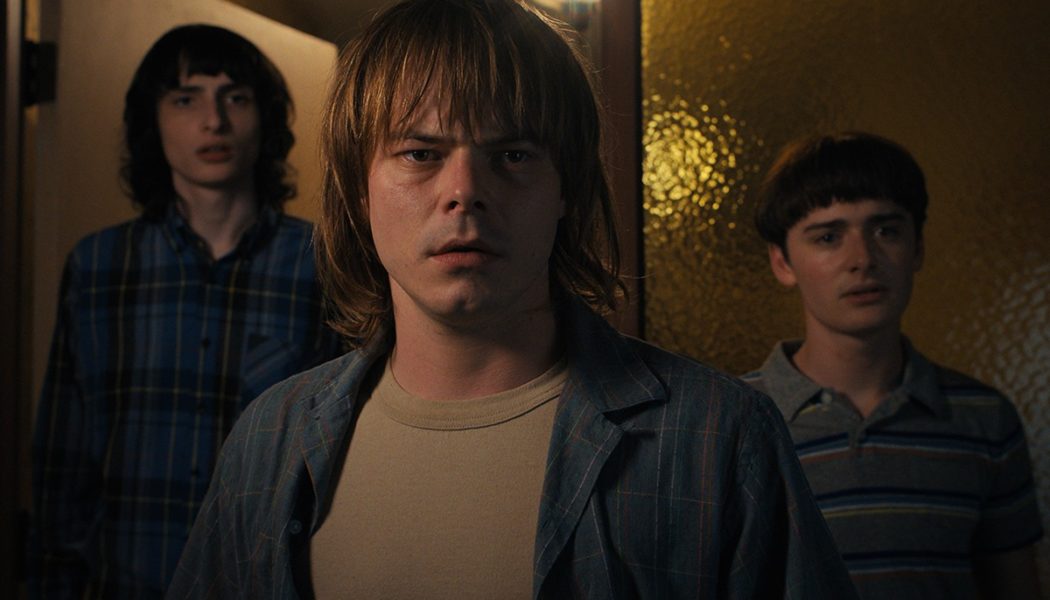 Natalia Dyer and Charlie Heaton Reflect on “Massive” ‘Stranger Things’ Season 4 and Working With Robert Englund