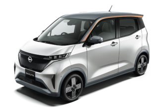 Nissan Debuts All-Electric Compact Minivehicle in Japan