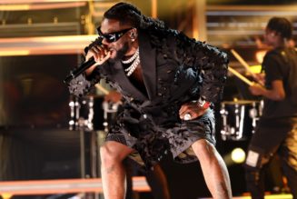 Watch Burna Boy Close the Show at the 2022 Billboard Music Awards