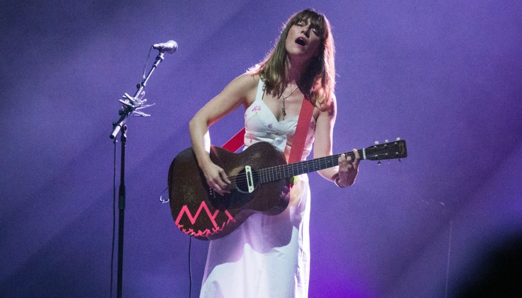 Watch Feist Harmonize With an Obnoxious Buzzing Sound in a Theater’s Basement Dressing Room