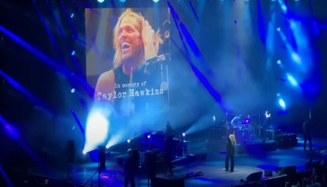 Alanis Morissette Honors Former Touring Bandmate Taylor Hawkins in London: Watch