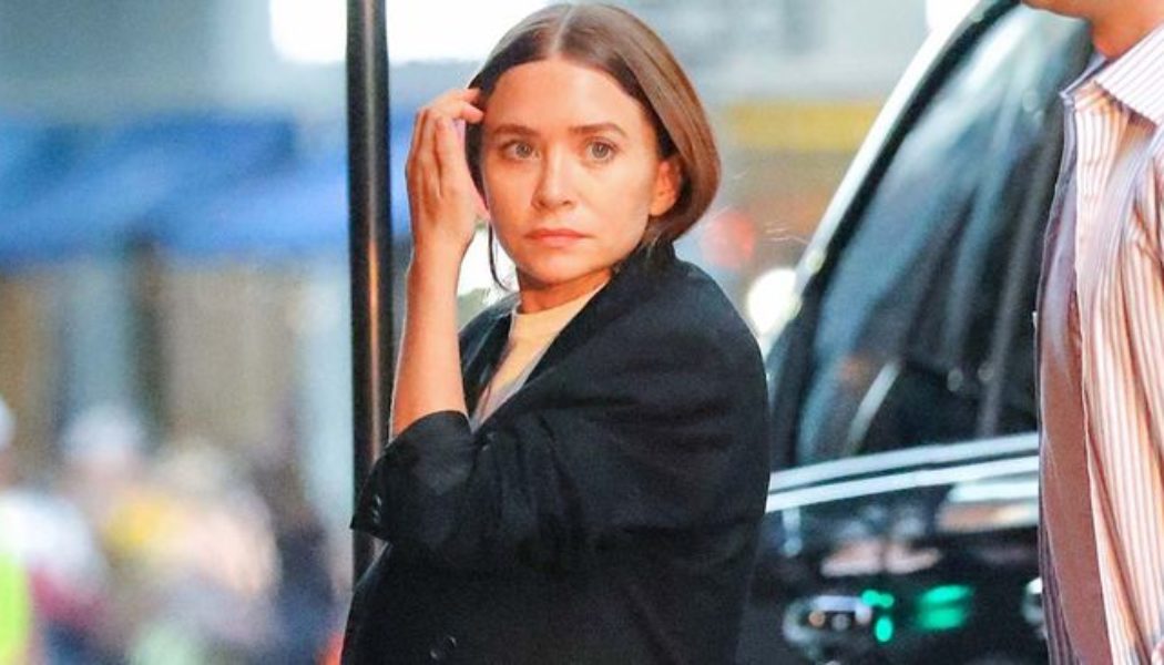 Ashley Olsen Wore the Jeans-and-Flats Outfit Every Cool New Yorker Swears By