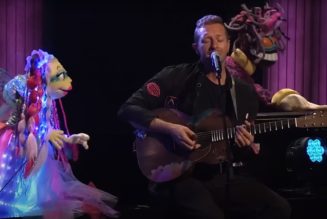 Chris Martin Helps Alien Band The Weirdos Make “Biutyful” TV Debut on Fallon: Watch