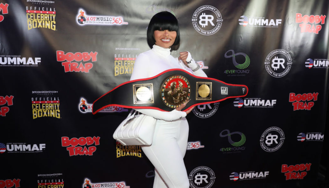 No Hands: Blac Chyna Catches Celebrity Boxing Fade, Match Is A Draw