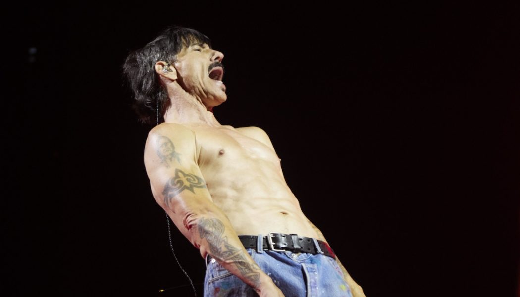 Red Hot Chili Peppers Launch World Tour in Spain: Video + Setlist