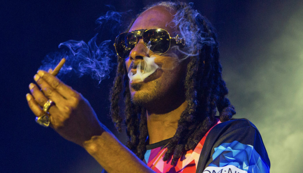 Snoop Dogg Gave Personal Blunt Roller a Raise: “Inflation. Their Salary Went Up!”