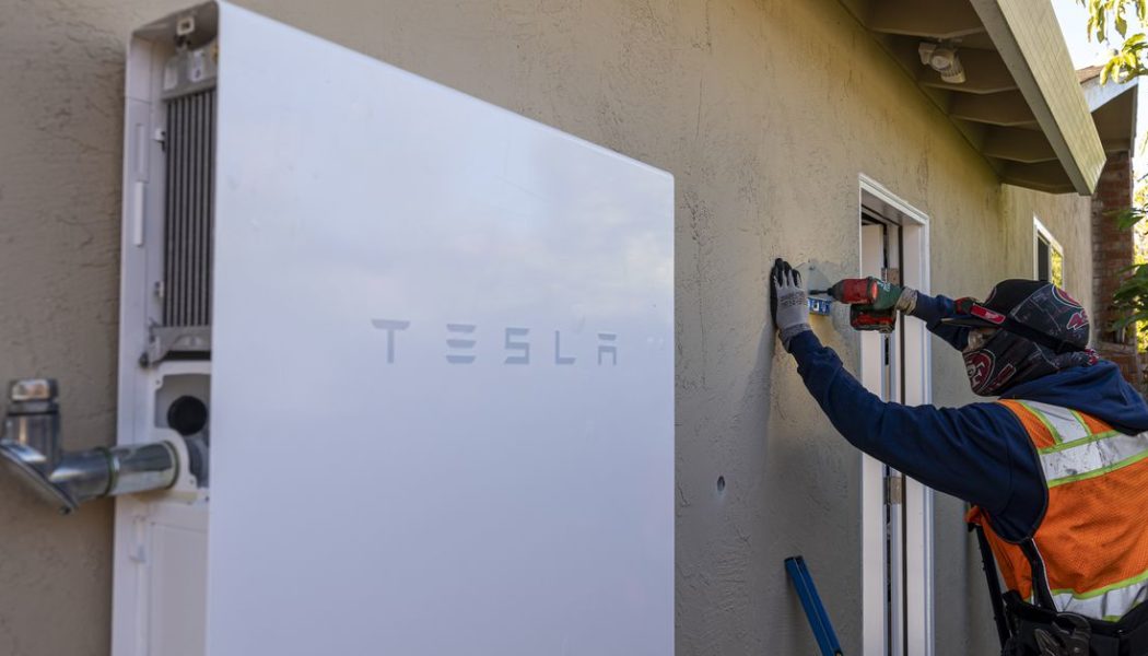 Tesla partners with California utility on virtual power plant