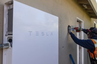 Tesla partners with California utility on virtual power plant