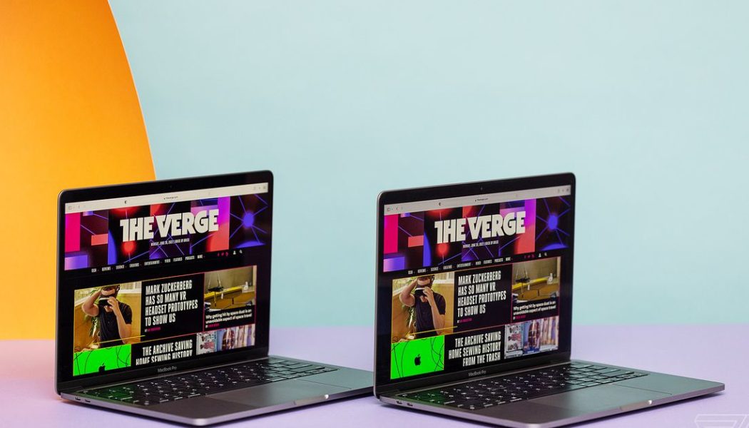 Vergecast: M2 Macbook Pro review, Solana’s crypto phone, and this week’s tech news