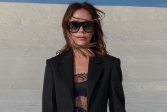 Victoria Beckham Just Wore Black Tights in 30 Degrees Like It’s No Big Deal