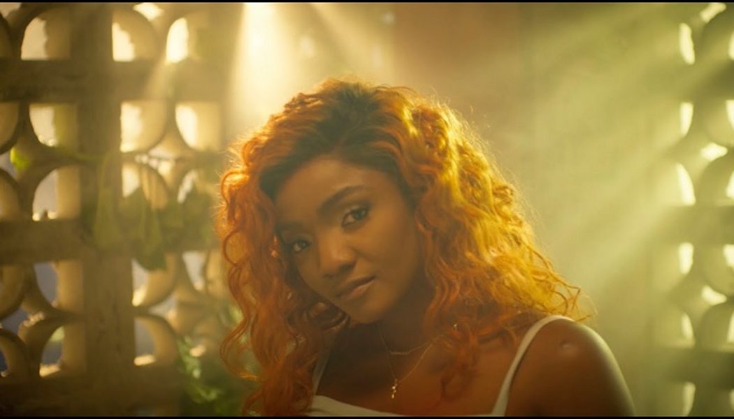 Video: Simi – Naked Wire