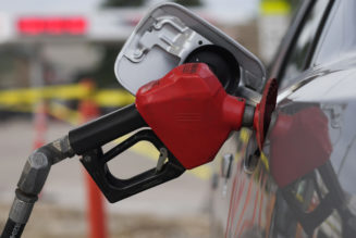 Average U.S. gasoline price falls 32 cents