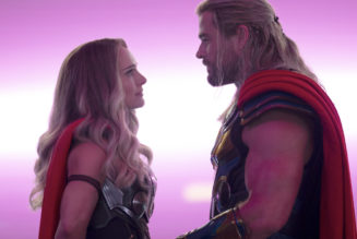 Chris Hemsworth Skipped Eating Meat So He Could Give Natalie Portman a Vegan Kiss