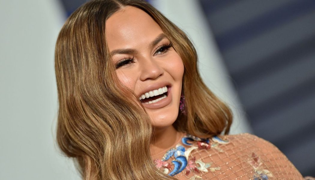 Chrissy Teigen Celebrates One Year of Sobriety: ‘I Really Feel Good’