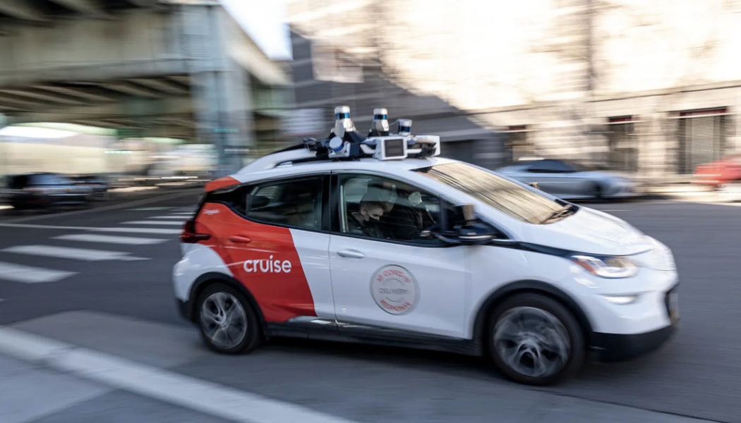 Driverless Cruise robotaxis stop working simultaneously, blocking San Francisco street