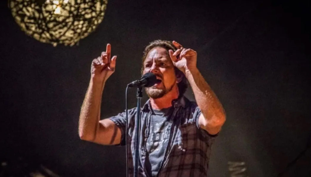 Eddie Vedder Throws Pearl Jam Fan Out of Zurich Concert for Violent Behavior