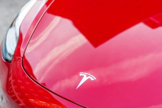 Elon Musk says we should see Steam running on Teslas soon