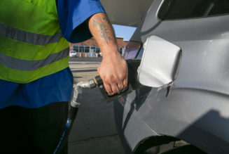 Falling gas prices blunt Republican campaign attacks