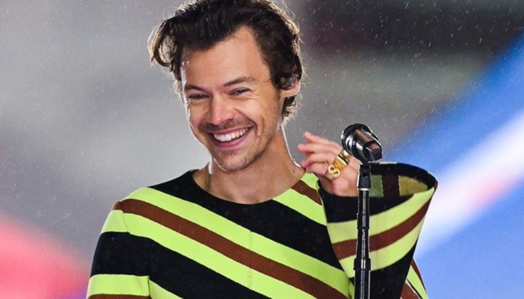 Harry Styles Has a Chaotic Slumber Party in New “Late Night Talking” Video