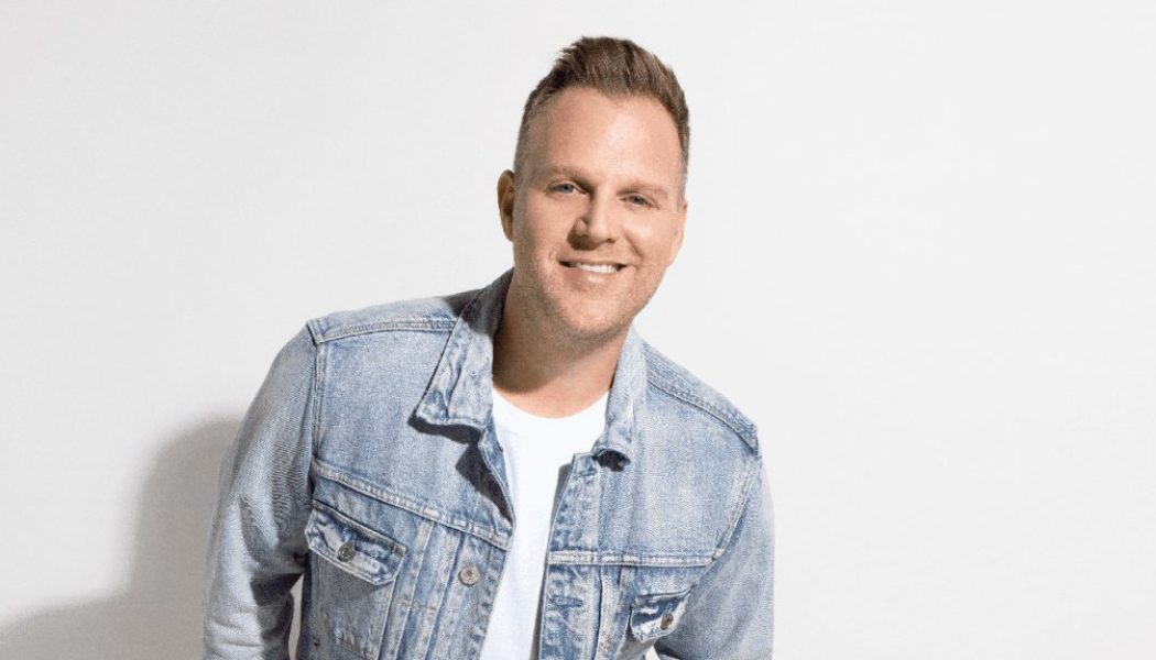 Matthew West Makes History With 12th Christian Airplay No. 1, ‘Me on Your Mind’