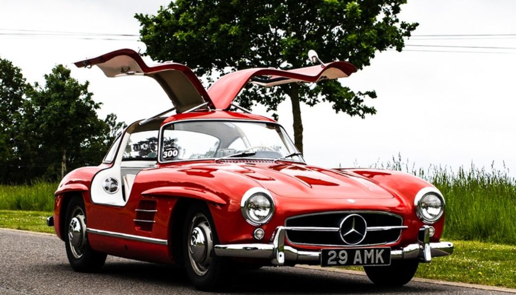 Open Road: Mercedes-Benz 300SL Gullwing