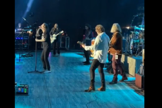 Peter Buck and Kim Thayil Joined the Black Crowes to Cover R.E.M. and Velvet Underground