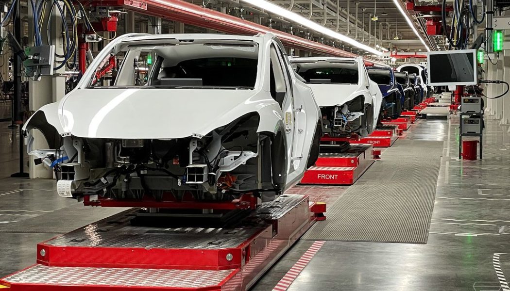 Report: Exec running Texas Tesla factory is under investigation for misappropriated glass