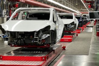 Report: Exec running Texas Tesla factory is under investigation for misappropriated glass