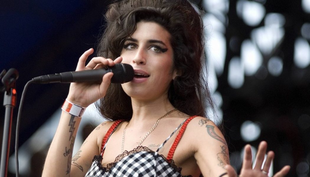 Sam Taylor-Johnson to Direct Amy Winehouse Biopic ‘Back to Black’