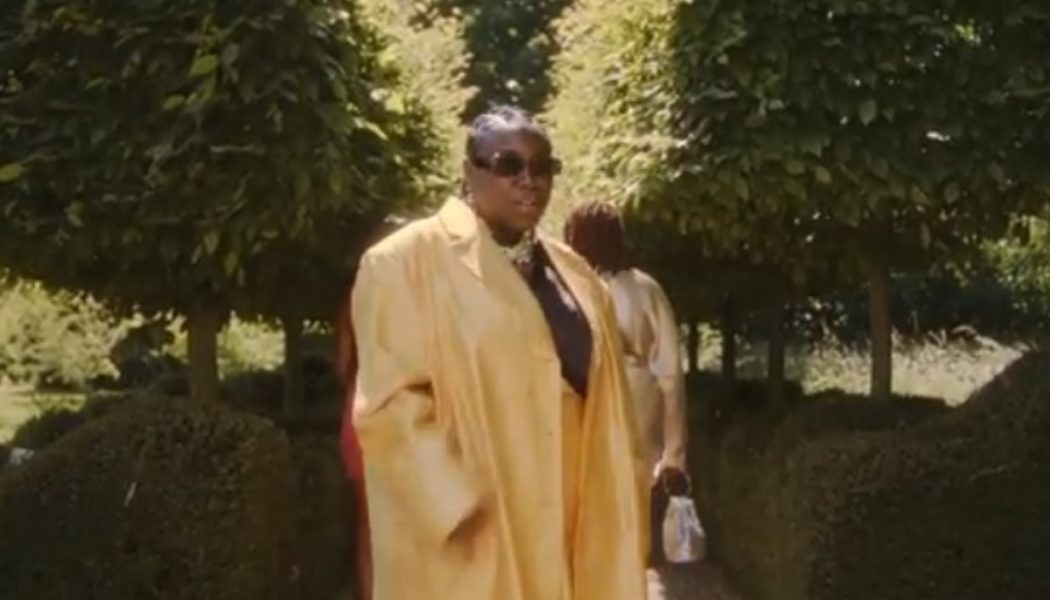 VIDEO: Teni – Little (Love I Love)