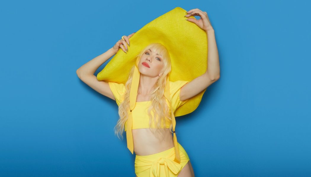 Carly Rae Jepsen Shares New Song “Beach House”