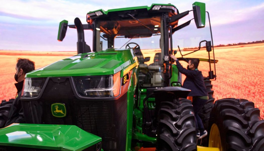 Def Con hacker shows John Deere’s tractors can run Doom