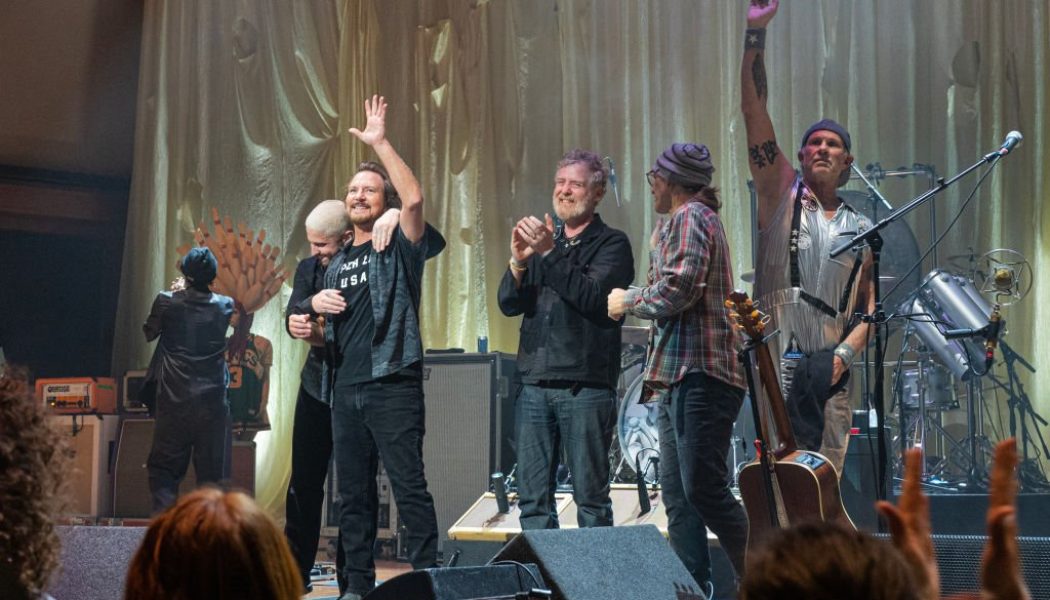 Eddie Vedder Plots Post-Ohana Festival Gigs With Earthlings