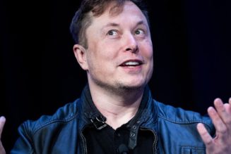 Elon Musk Claims He’s Acquiring Manchester United Football Club