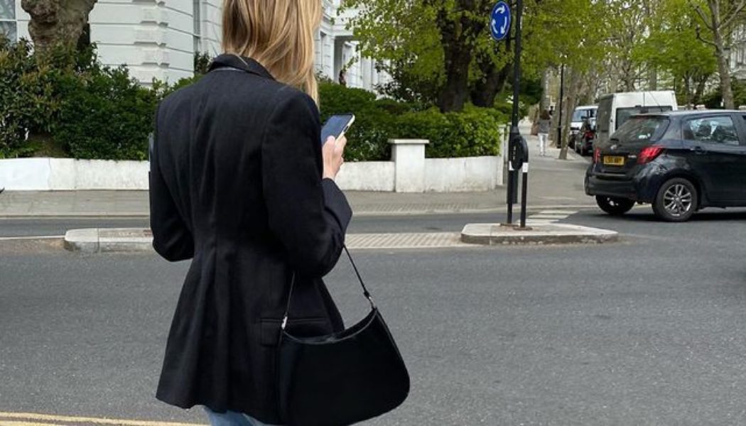 Fashion People in Paris Make Jeans Look Elegant By Wearing These 7 Basics