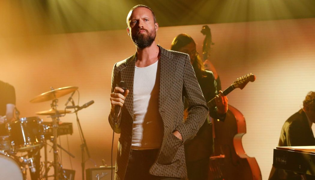 Father John Misty Performs “Buddy’s Rendezvous” on Kimmel