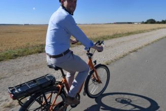 France is giving €4,000 to people who trade in their car for an e-bike