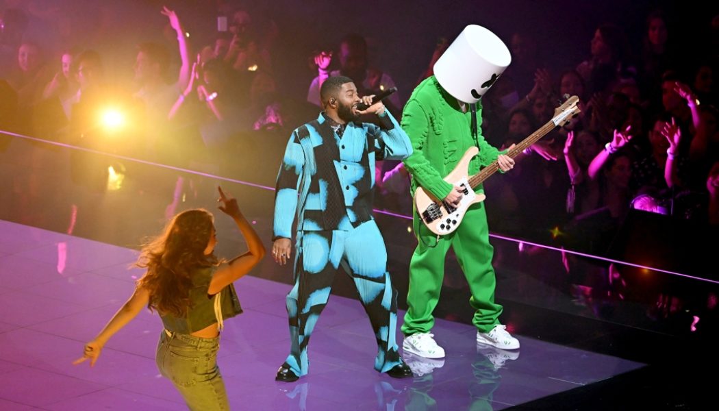 Marshmello & Khalid Deliver a Blissful Vibe With ‘Numb’ at the 2022 VMAs