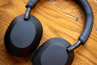 The Sony WH-1000XM5 headphones just got their first discount at Woot