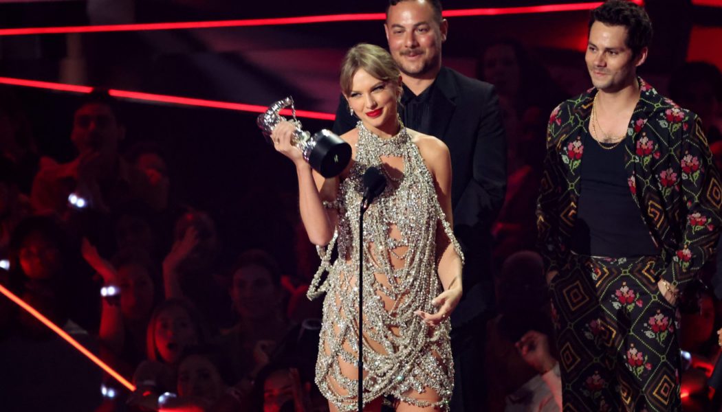 VMAs 2022: Taylor Swift Wins Video of the Year, Announces New Album