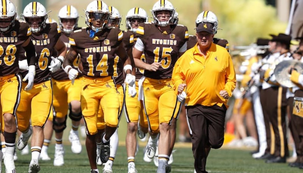 Best Early NCAAF Betting Picks For Week 5: Back Wyoming!!