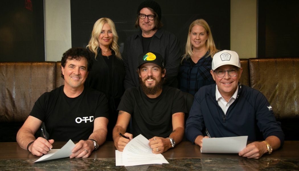 Chris Janson Signs with Big Machine Label Group Records: Exclusive