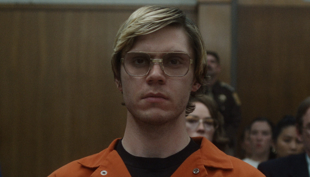 Evan Peters Dons Aviator Glasses in Trailer for Ryan Murphy’s Jeffrey Dahmer Series: Watch