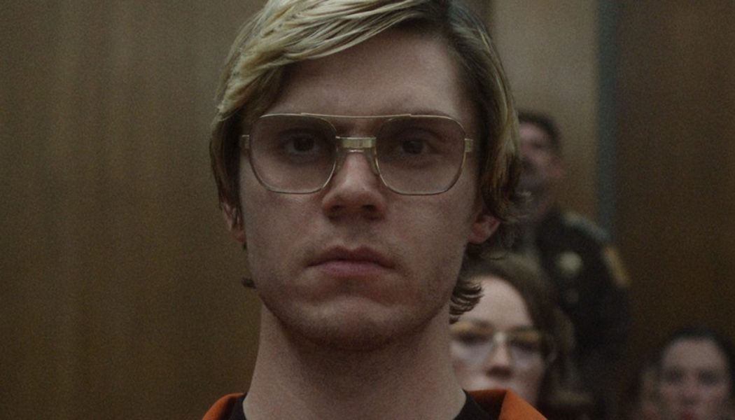 Evan Peters Stars as Jeffrey Dahmer in Ryan Murphy’s ‘Monster’ Trailer