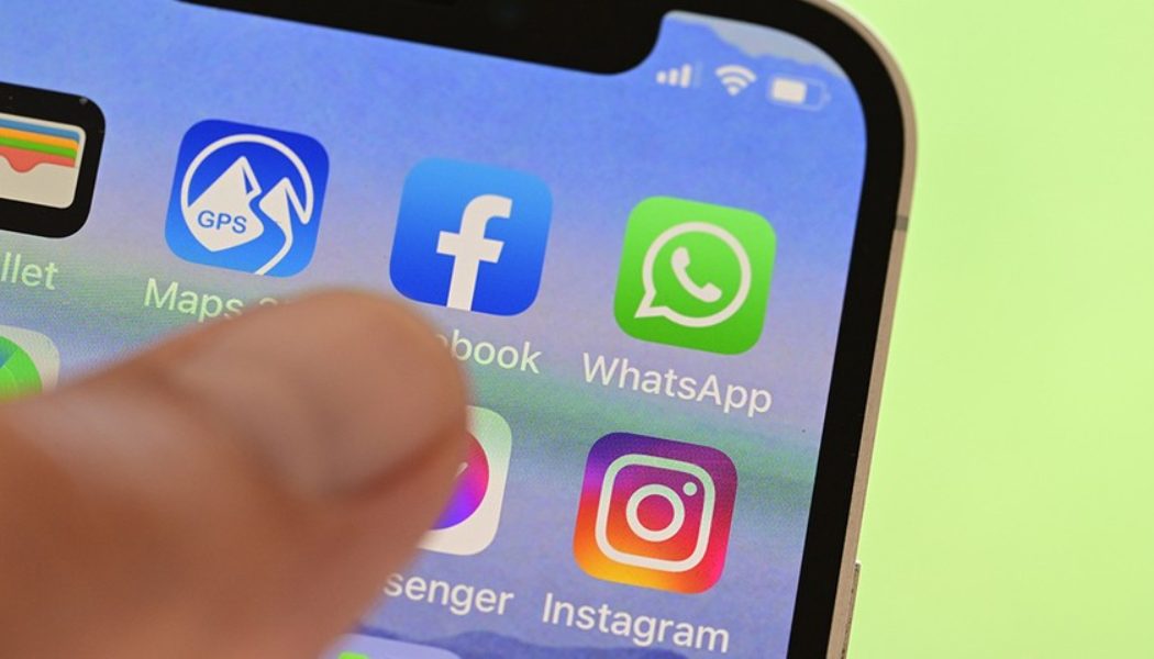 Exclusive Paid Features Are Reportedly Coming to Facebook, Instagram and WhatsApp