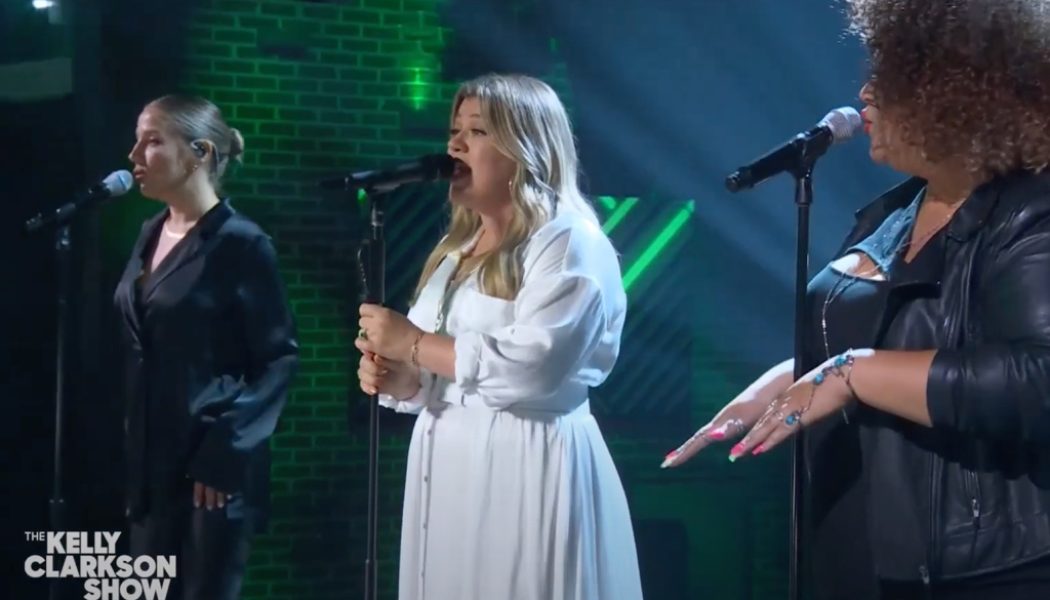 Kelly Clarkson Proves She’s a ‘Survivor’ in New Destiny’s Child Cover: Watch