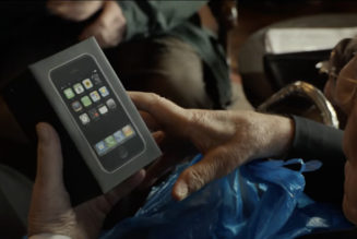 Netflix’s latest Stephen King trailer focuses on Mr. Harrigan’s iPhone